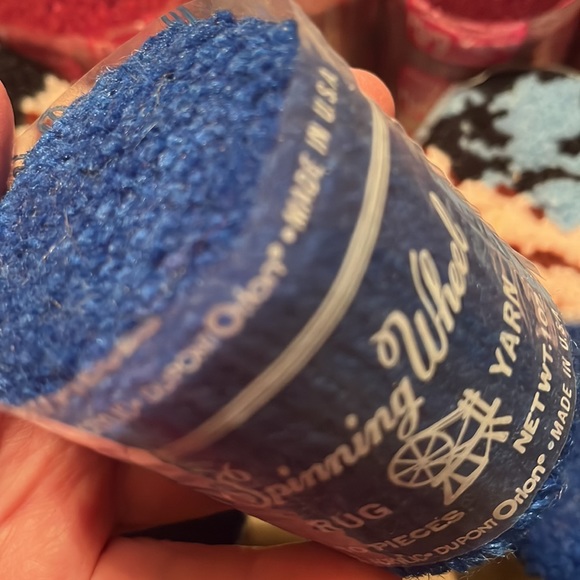 Vtg SPINNING WHEEL MARY MAXIM PreCut Latch Hook Rug yarn LOT 48 1-oz packs NEW - Picture 17 of 17